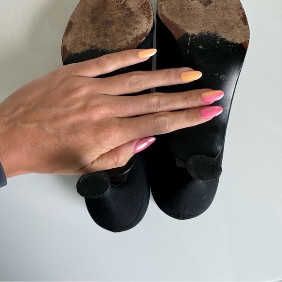 Stuart Weitzman Low Black Pointed Toe Heels - Picture 11 of 13